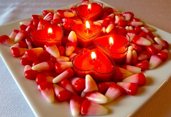 centros-de-mesa-para-san-valentin-caramelos-velas-corazon-e1389008975254